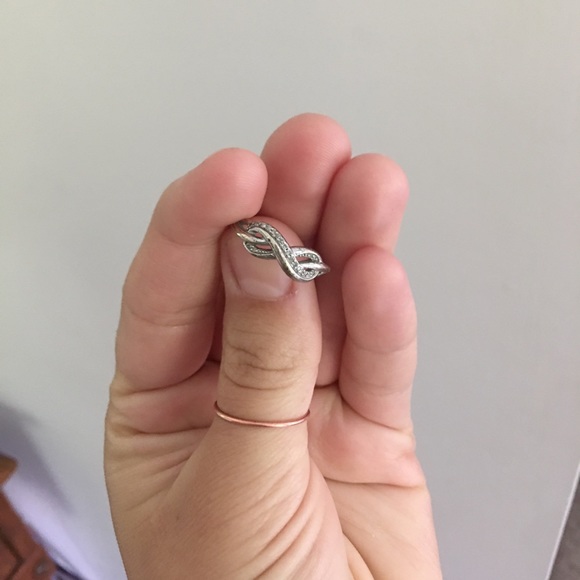 Silver infinity ring (size 7) - Picture 2 of 2